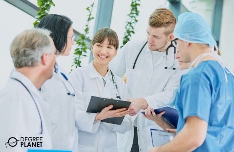 2025 Best Online Healthcare Management Degrees [Bachelor's Guide]