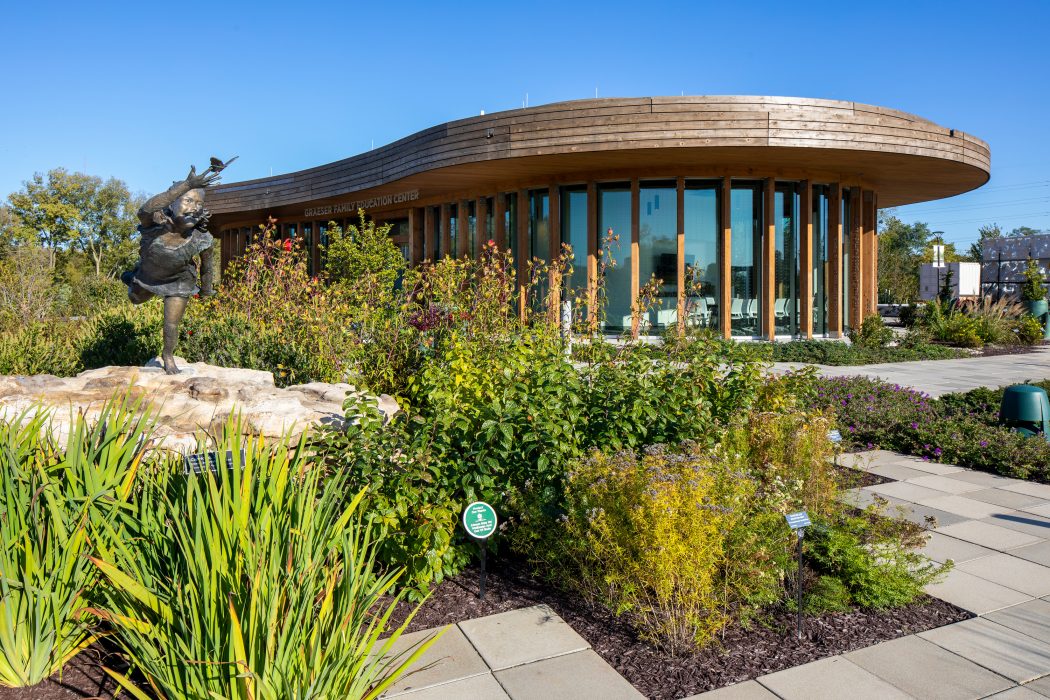 72379 100520 Waterfront Botanical Gardens | Plaza - Waterfront ...